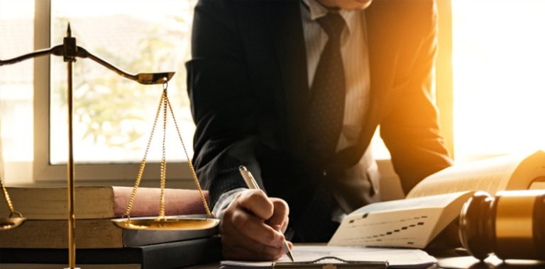 The Difference Between Arbitration Lawyers and Litigation Attorneys